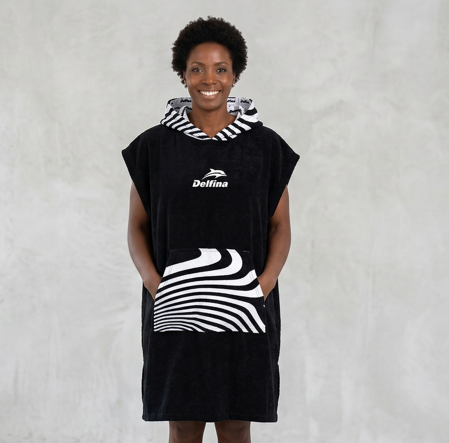 HOODED PONCHO TOWEL: FLOW BLACK